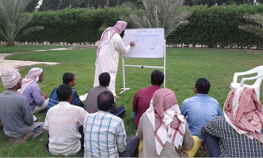 نعلمهم اللغة العربية والفقه والحديث ونعزز لديهم قيم الأمانة والاخلاص